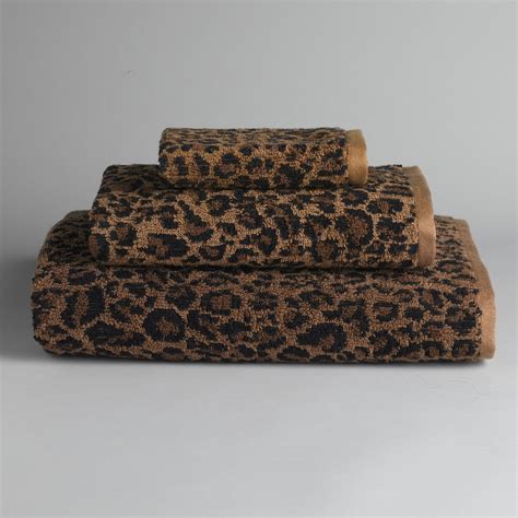 Leopard bath towel 